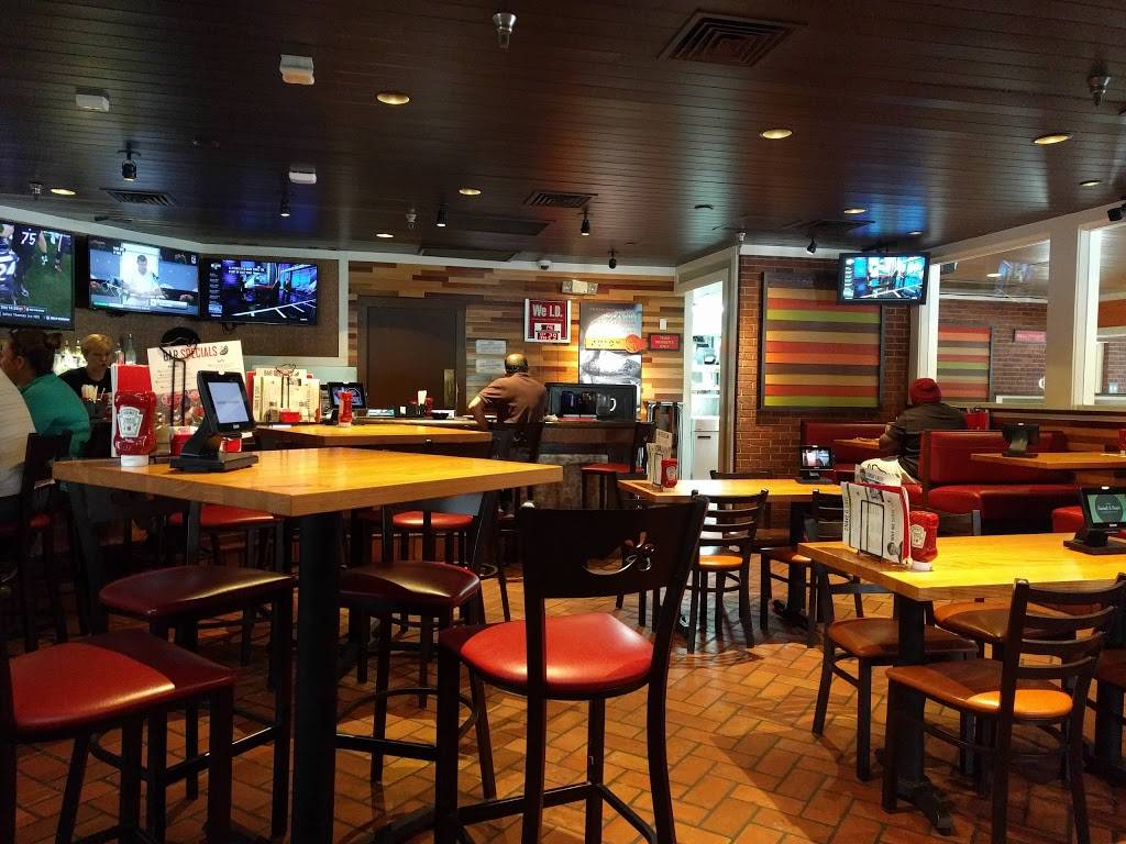 Chilis Grill & Bar | meal takeaway | 2222 W Northwest Hwy, Dallas, TX 75220, USA | 2143585274 OR +1 214-358-5274
