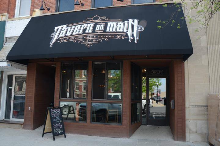 Tavern On Main | restaurant | 136 S Main St, Crown Point, IN 46307, USA | 2197799377 OR +1 219-779-9377