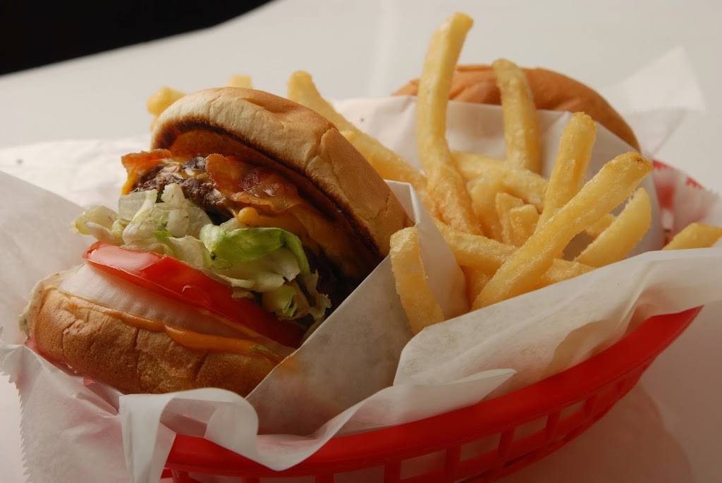 Matts Famous Chili Dogs | restaurant | 6615 E Marginal Way S, Seattle, WA 98108, USA | 2067680418 OR +1 206-768-0418