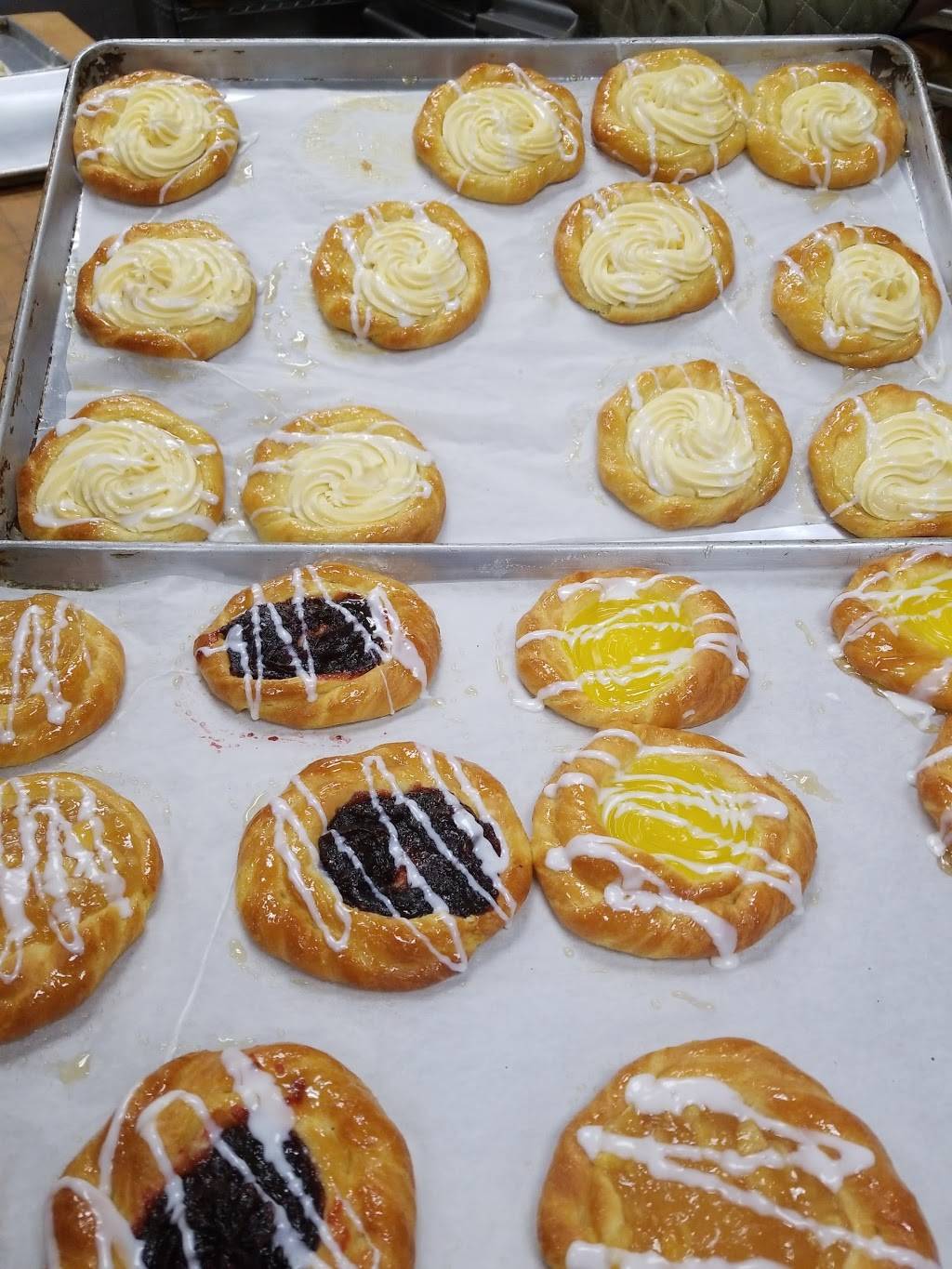 Mas Donuts & More | bakery | 78 W Main Rd, Middletown, RI 02842, USA | 4018415750 OR +1 401-841-5750