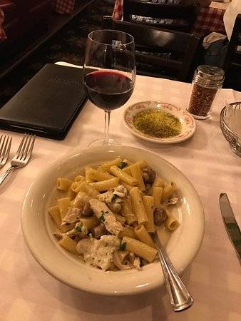 Maggianos Little Italy | restaurant | 2019 Post Oak Blvd, Houston, TX 77056, USA | 7139612700 OR +1 713-961-2700