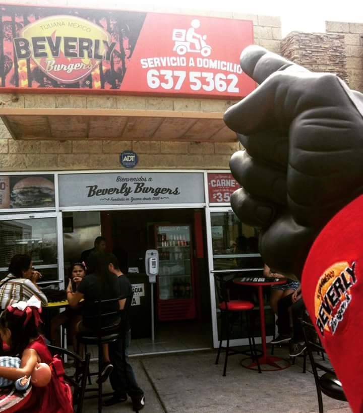 Beverly Burguers Fundadores | restaurant | Blvd. Fundadores 6800-1, Jardines del Rubi, 22180 Tijuana, B.C., Mexico | 016646375362 OR +52 664 637 5362