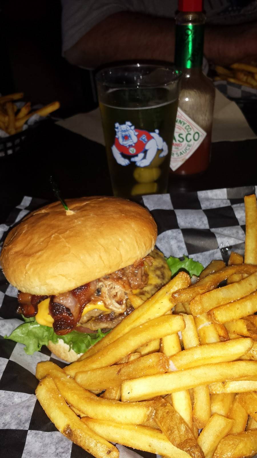 Stonehouse Tavern & Eatery | restaurant | 33071 Auberry Rd, Auberry, CA 93602, USA | 5598554800 OR +1 559-855-4800