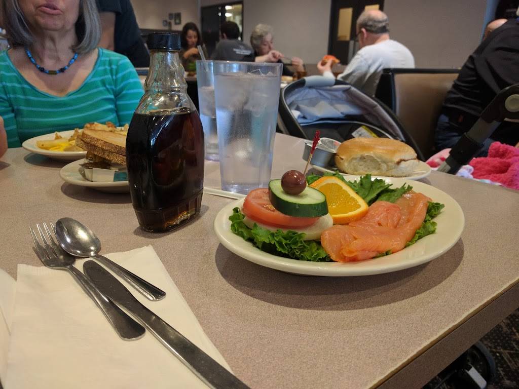 Moish & Itzys Deli Restaurant | restaurant | 21 Summit Square Ctr, Langhorne, PA 19047, USA | 2158604601 OR +1 215-860-4601