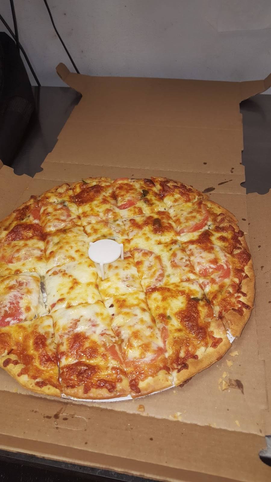 Bellas Pizza | restaurant | 6061, 658 N Ashland Ave, Chicago, IL 60622, USA | 7732520505 OR +1 773-252-0505