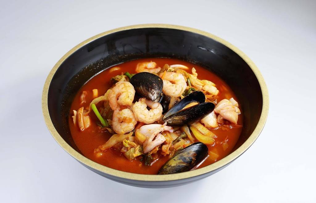 Roll N Noodle Food Court | restaurant | 1092 E El Camino Real, Sunnyvale, CA 94087, USA | 4083204191 OR +1 408-320-4191