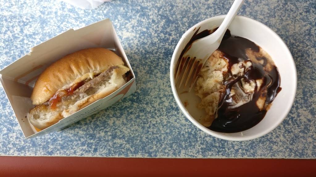 White Castle | restaurant | 112-11 Springfield Blvd, Queens Village, NY 11429, USA | 7184648334 OR +1 718-464-8334