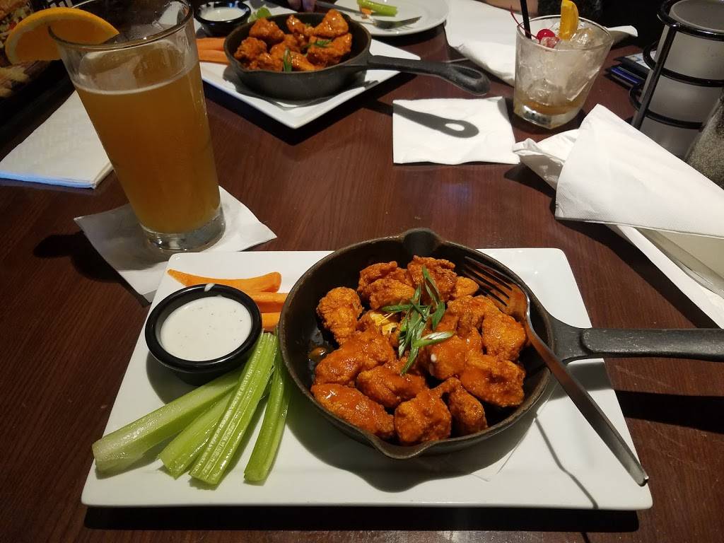 Bar Louie - Naperville | night club | 22 E Chicago Ave, Naperville, IL 60540, USA | 6309831600 OR +1 630-983-1600