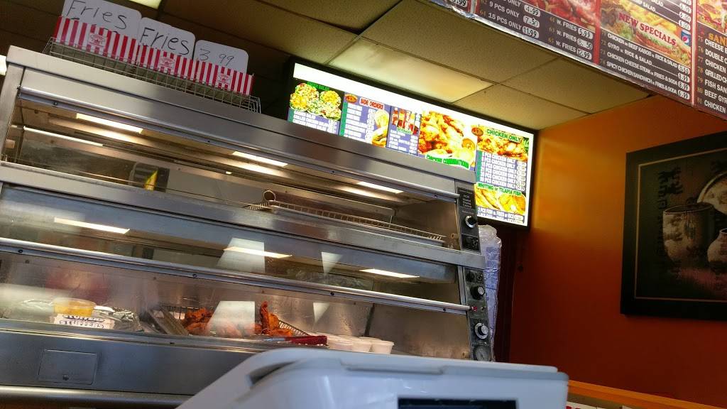 Crown Fried Chicken | restaurant | 819 Main St, Worcester, MA 01610, USA | 7745306060 OR +1 774-530-6060