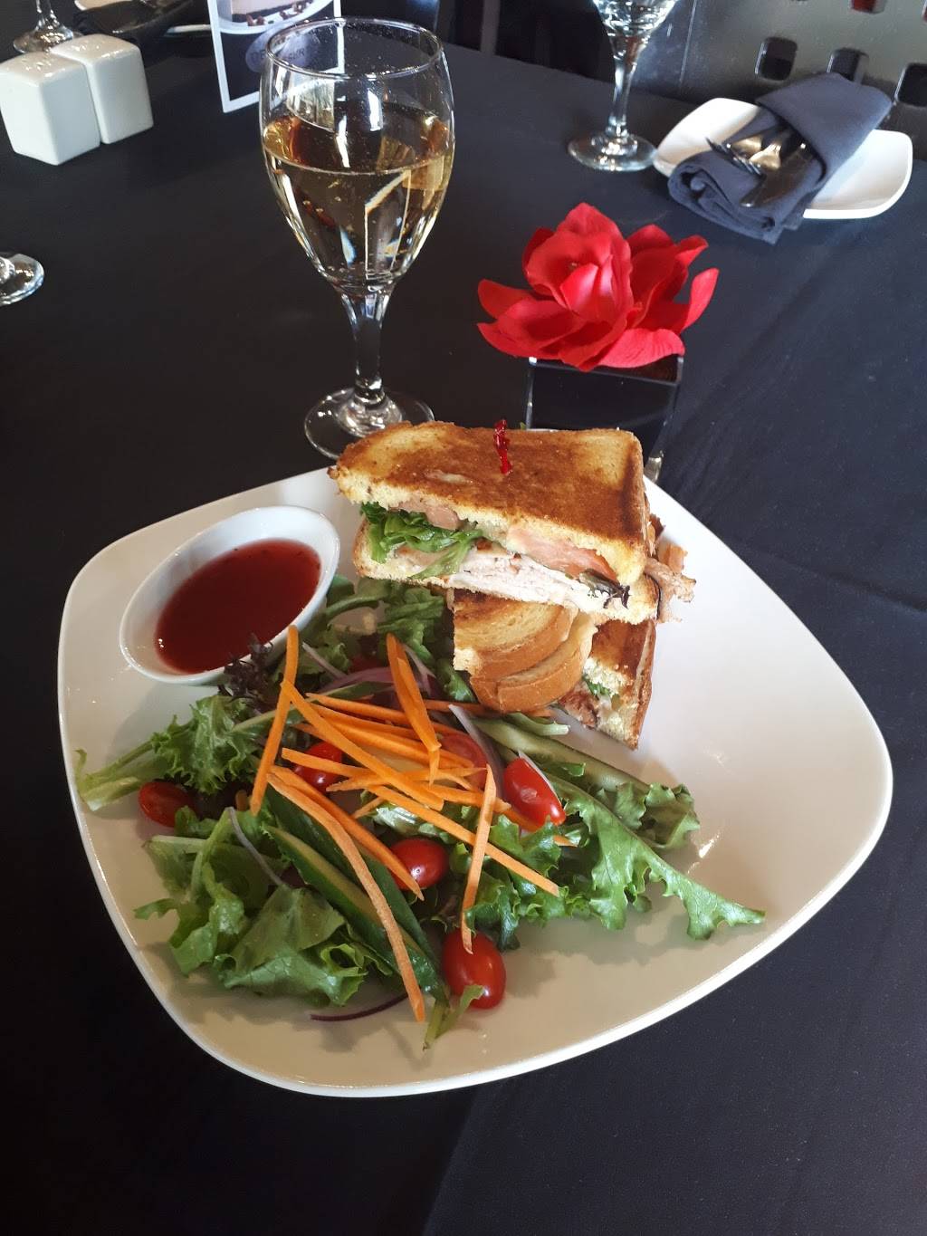 Trus Grill House | restaurant | 220 Riverview Dr, Chatham, ON N7M 5Z8, Canada | 5194360199 OR +1 519-436-0199