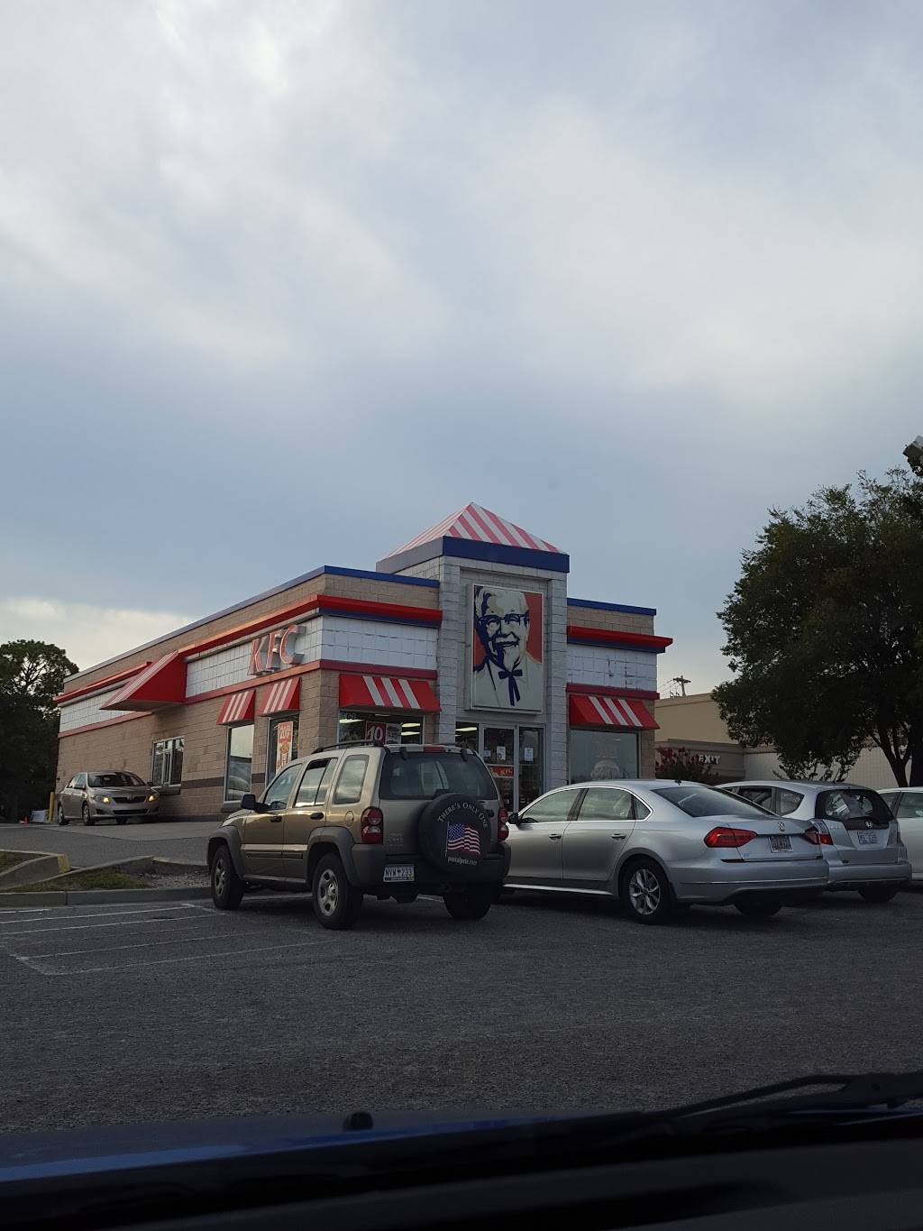 KFC | restaurant | 602 Highway 17, North Myrtle Beach, SC 29582, USA | 8432723150 OR +1 843-272-3150