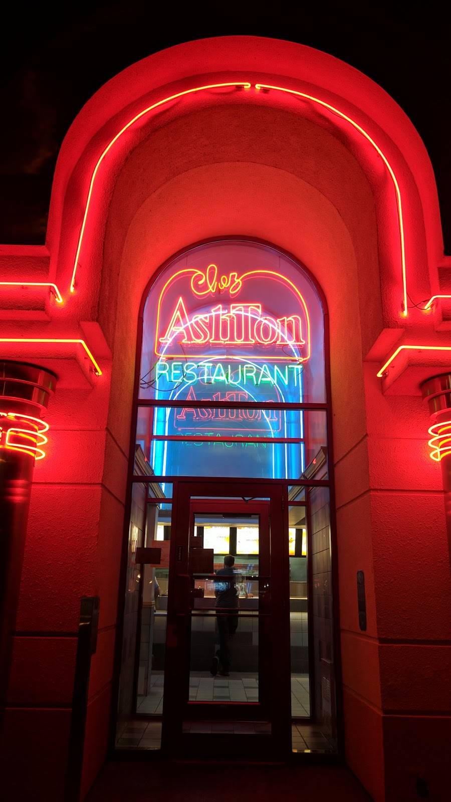 Chez Ashton | restaurant | 6380 Boulevard Wilfrid-Hamel, LAncienne-Lorette, QC G2E 2H9, Canada | 4188724044 OR +1 418-872-4044