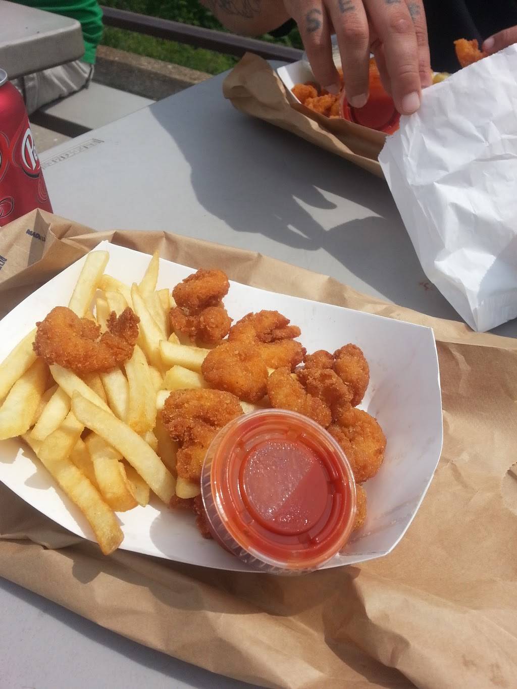 Calumet Fisheries | restaurant | 3259 E 95th St, Chicago, IL 60617, USA | 7739339855 OR +1 773-933-9855