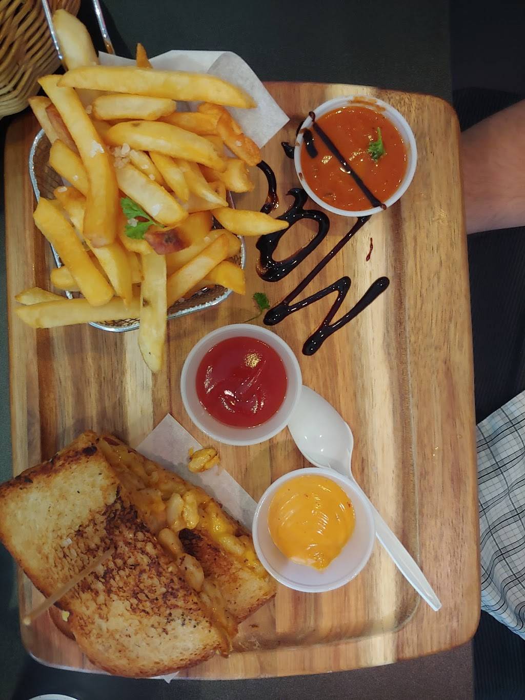 Grilled cheese gallery | restaurant | 185 E Indiantown Rd #123, Jupiter, FL 33477, USA | 5614062041 OR +1 561-406-2041