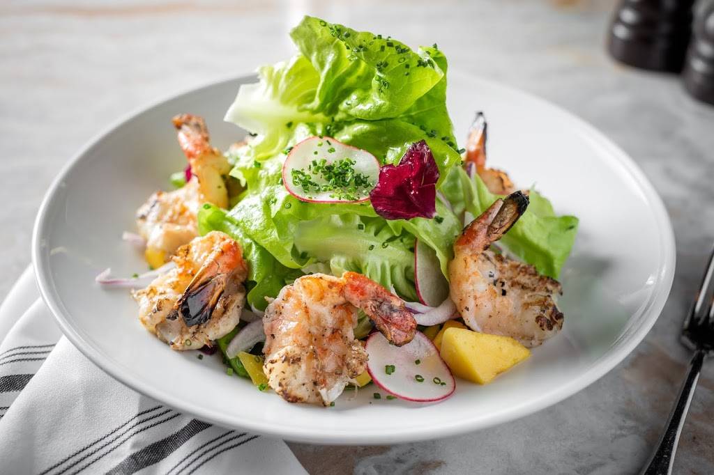 Eight Bar and Patio | restaurant | 8 W Maple St #1, Chicago, IL 60610, USA | 3129448888 OR +1 312-944-8888