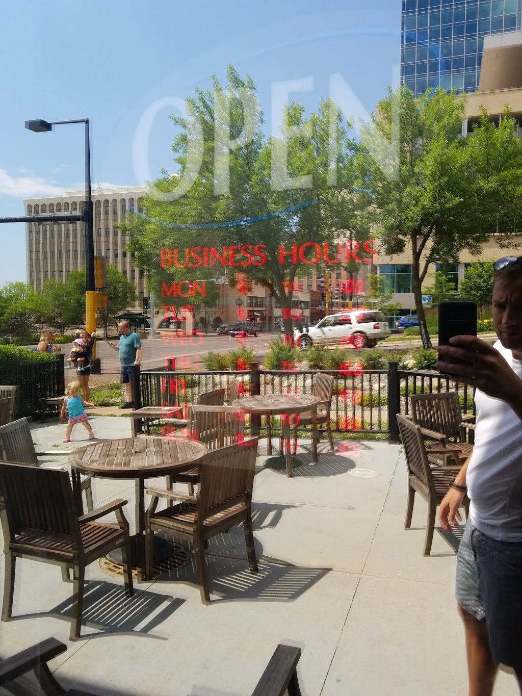 Bowery Bros. Drinks & Pub Fare | restaurant | 505 W Superior St, Duluth, MN 55802, USA | 2187278981 OR +1 218-727-8981