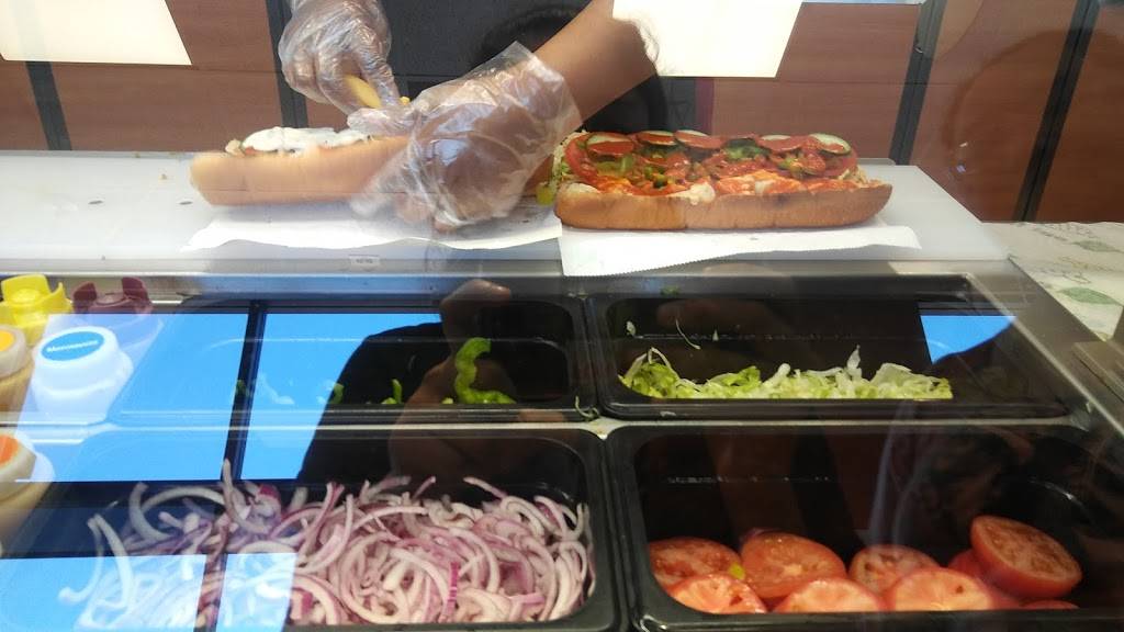 Subway Restaurants | restaurant | 2431 W Florida Ave, Hemet, CA 92545, USA | 9519251475 OR +1 951-925-1475