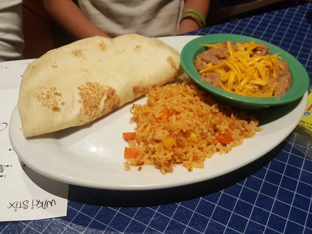 Dos rios | restaurant | 1281 N Academy Ave, New Braunfels, TX 78130, USA | 8306099556 OR +1 830-609-9556