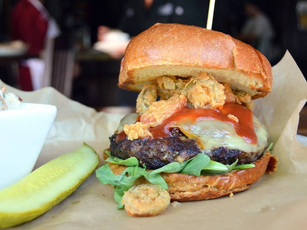 McCrays Tavern Smyrna | restaurant | 4500 W Village Pl #2009, Smyrna, GA 30080, USA | 6783709112 OR +1 678-370-9112