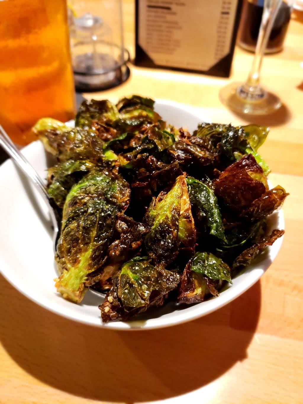 EMC Seafood & Raw Bar | restaurant | 24300 Town Center Dr #110, Valencia, CA 91355, USA | 6612889988 OR +1 661-288-9988