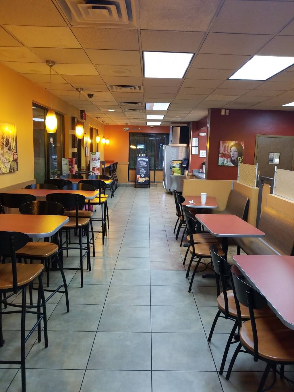 Jack in the Box | restaurant | 7525 East Fwy, Houston, TX 77020, USA | 7136737525 OR +1 713-673-7525
