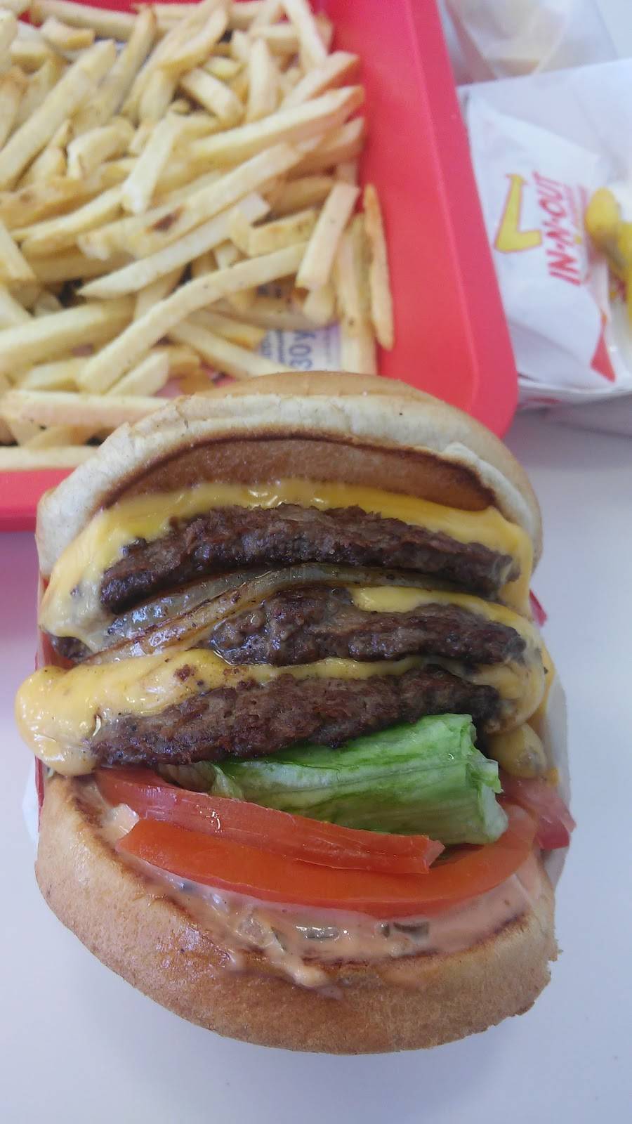In-N-Out Burger | restaurant | 850 Groveland Ln, Lincoln, CA 95648, USA | 8007861000 OR +1 800-786-1000