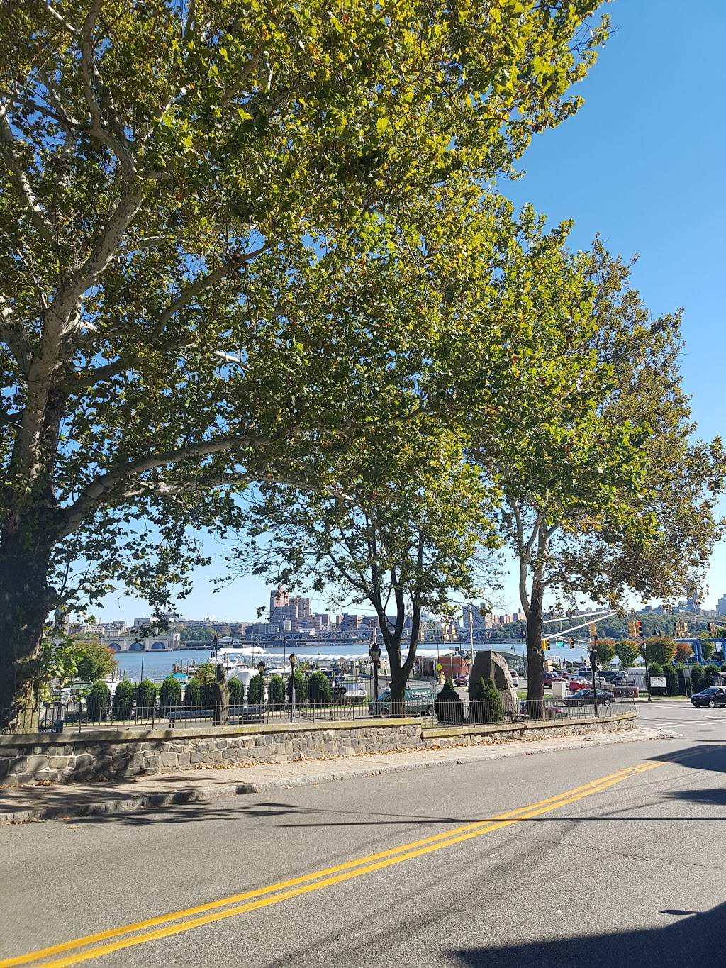 Tabouli Lebanese Restaurant | restaurant | 19 NJ-5, Edgewater, NJ 07020, USA | 2018409300 OR +1 201-840-9300