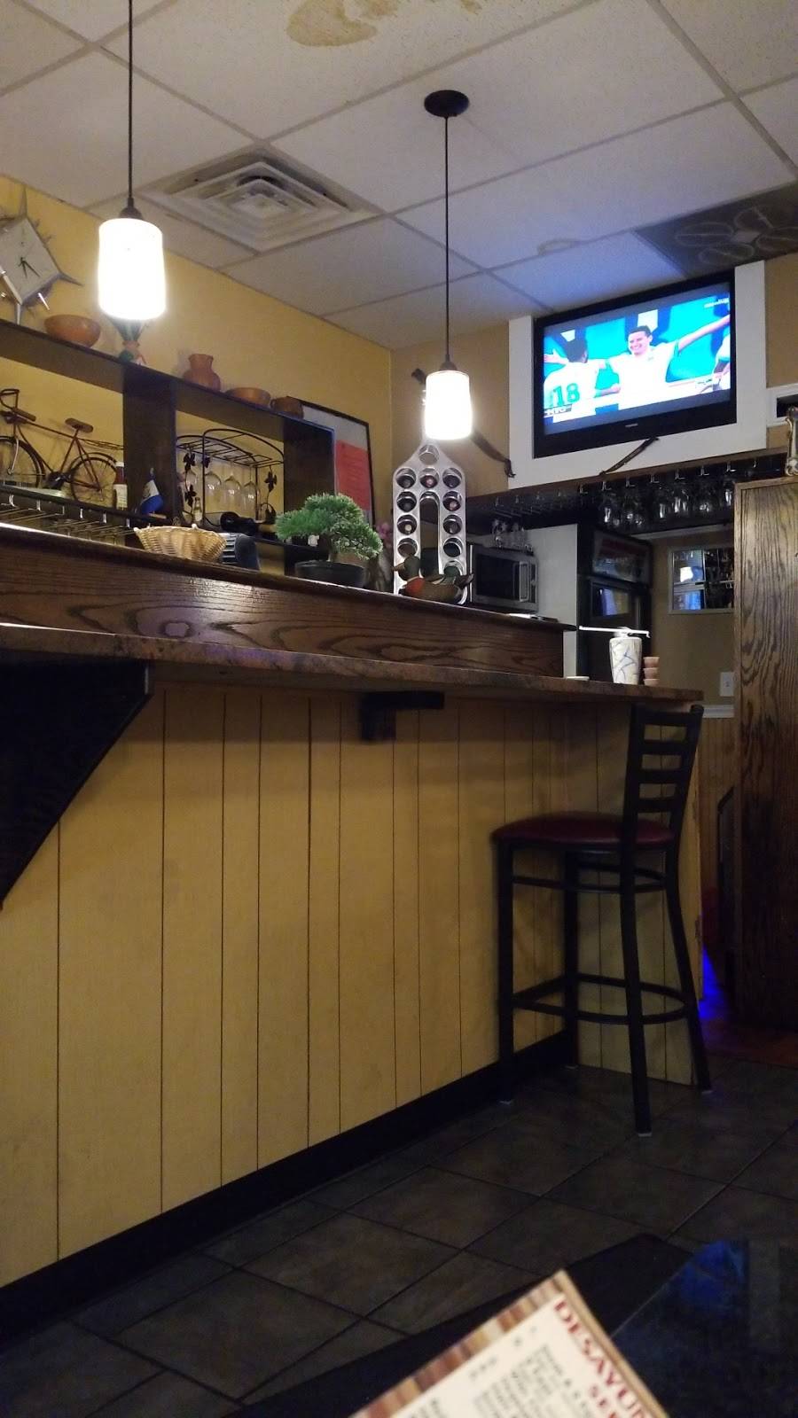 Mi Tierra | restaurant | 585 Moody St, Waltham, MA 02453, USA | 7818945676 OR +1 781-894-5676