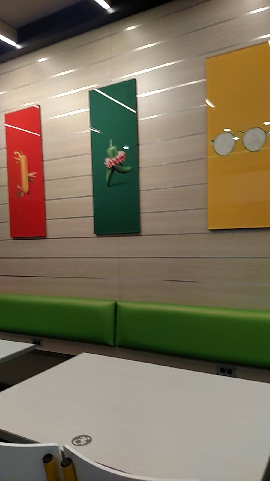 Subway Restaurants | restaurant | 4790 Penn Ave, Sinking Spring, PA 19608, USA | 6107506655 OR +1 610-750-6655