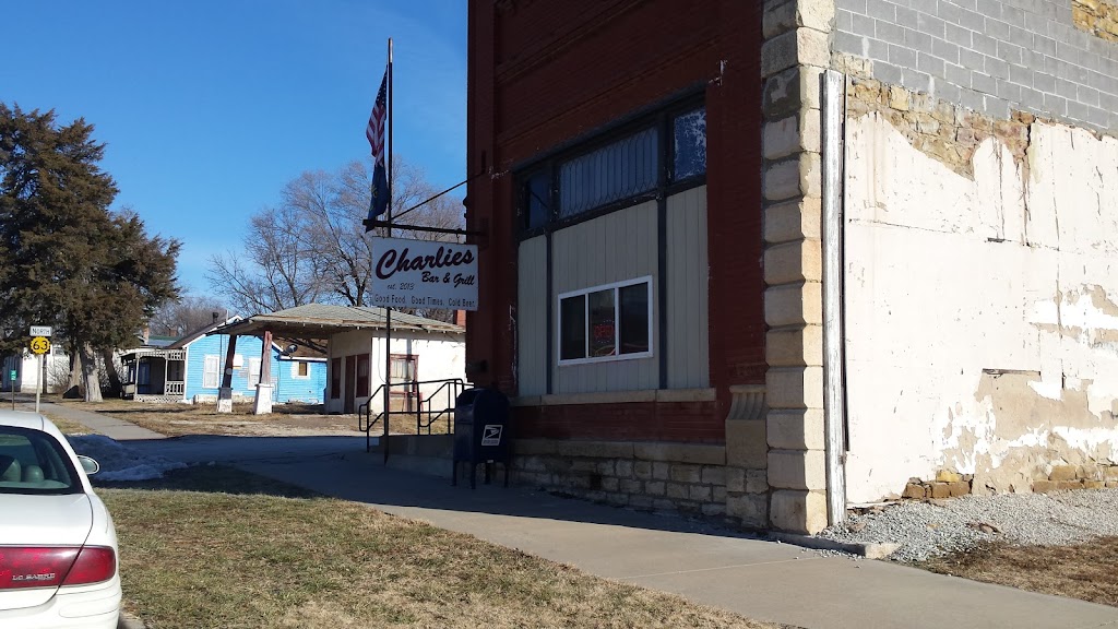 Charlies Bar And Grill | restaurant | 321 Commercial St, Havensville, KS 66432, USA | 7859483000 OR +1 785-948-3000