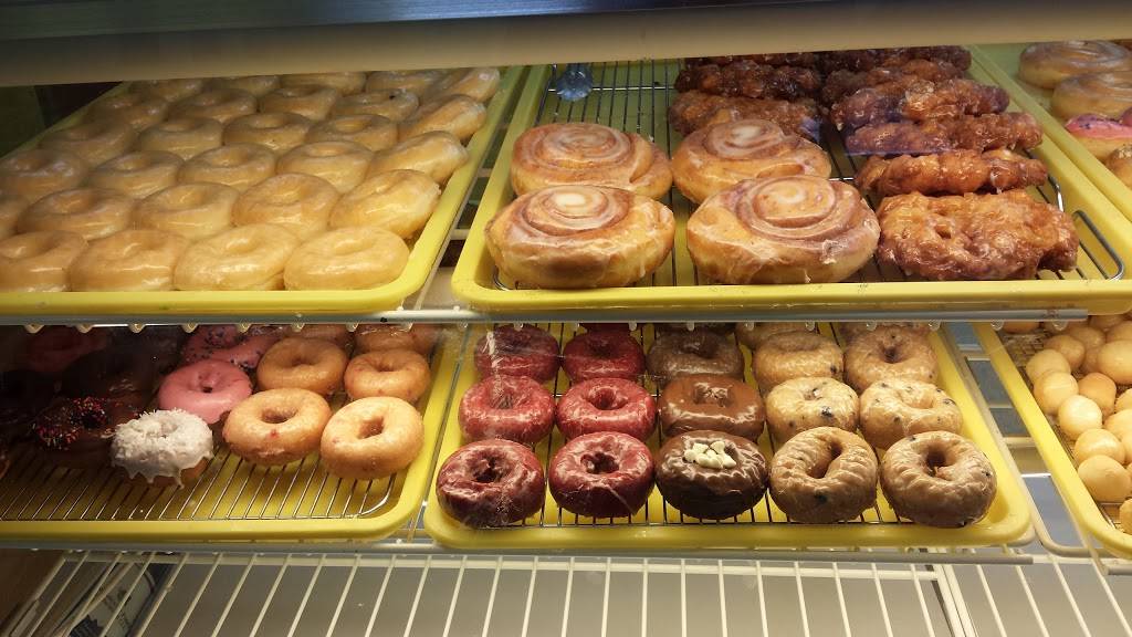 Daylight Donuts | bakery | 508 Glenn Blvd SW, Fort Payne, AL 35967, USA | 2564655003 OR +1 256-465-5003