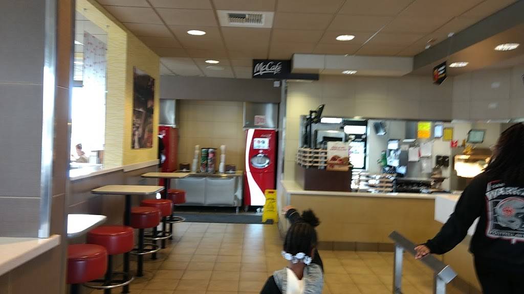 McDonalds | cafe | 33 N Main St, Angels Camp, CA 95222, USA | 2097369289 OR +1 209-736-9289