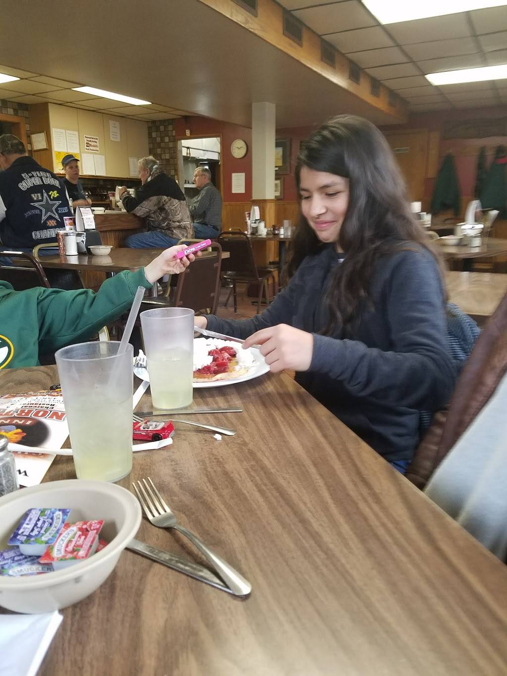 Charcoal Inn North | restaurant | 1637 Geele Ave, Sheboygan, WI 53083, USA | 9204581147 OR +1 920-458-1147