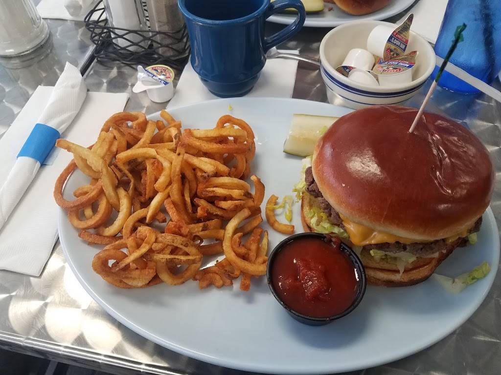 Barneys Family Diner | restaurant | 108 E Michigan Ave, Grass Lake, MI 49240, USA | 5175228897 OR +1 517-522-8897