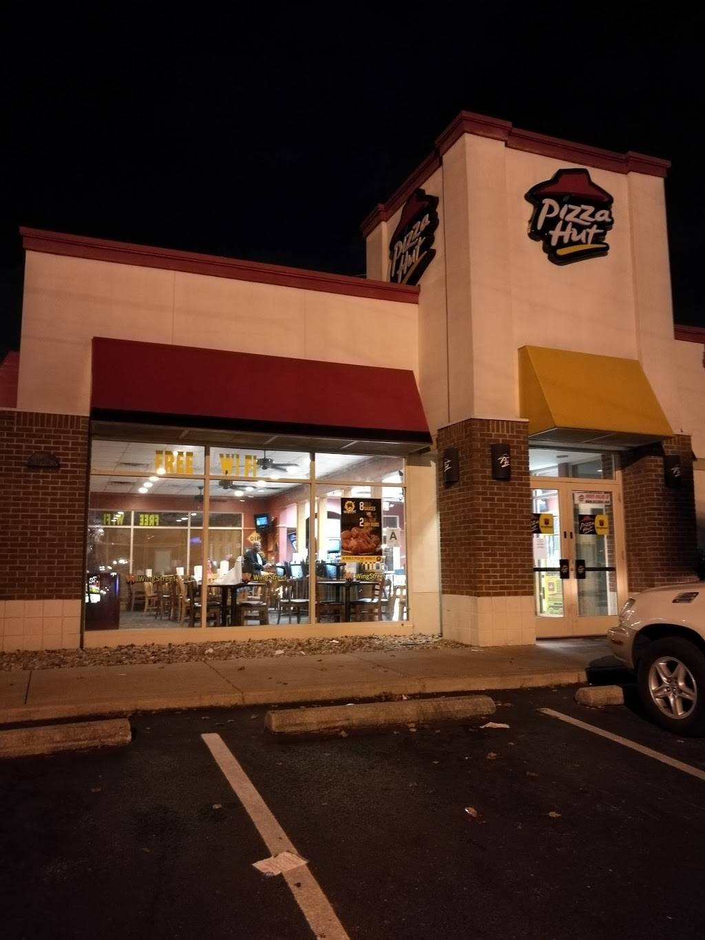 Pizza Hut | restaurant | 2508 Preston Hwy, Louisville, KY 40217, USA | 5026348322 OR +1 502-634-8322