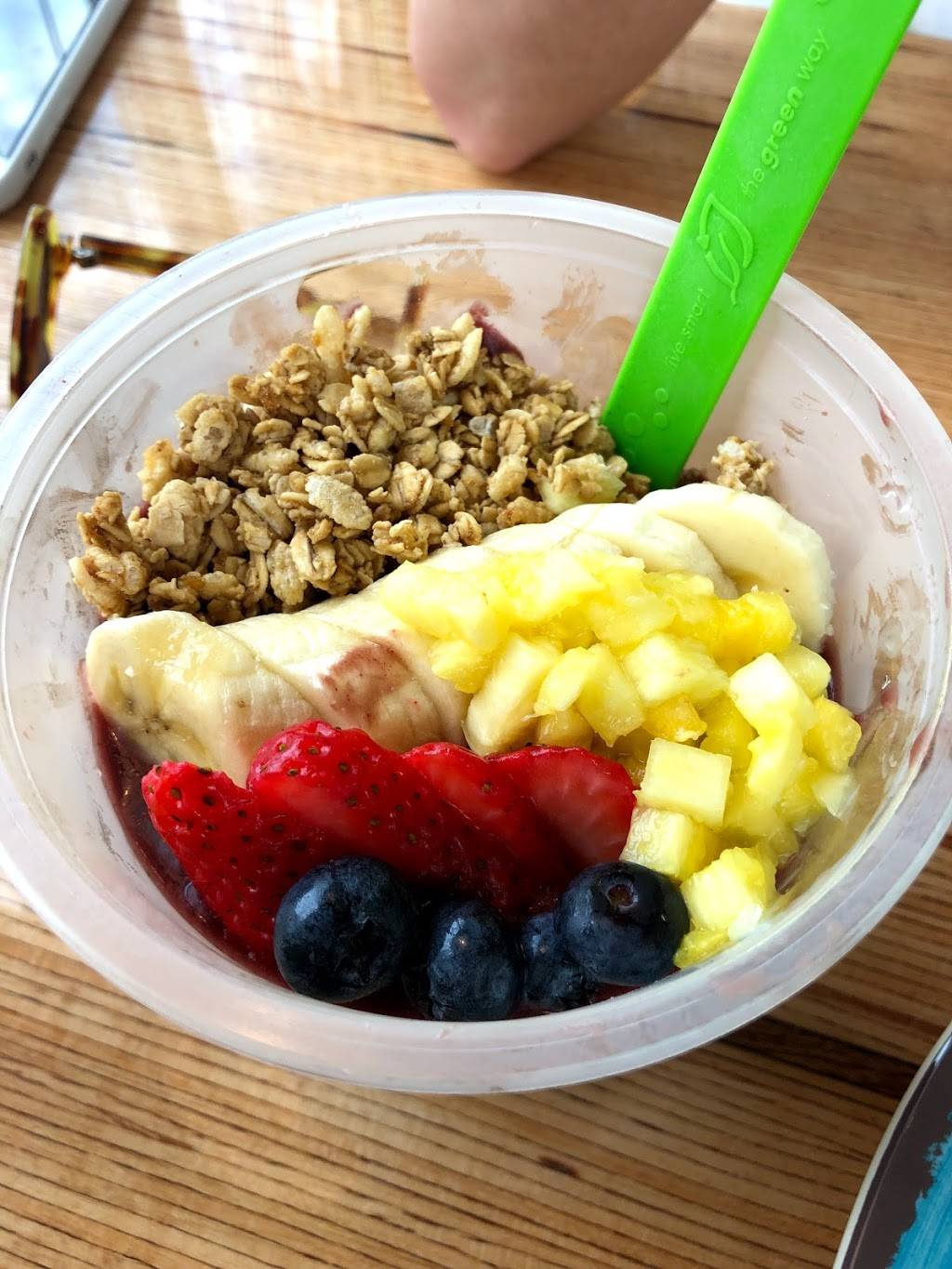 Cafe Surfinista | restaurant | 2 Wave Crest Ave, Indialantic, FL 32903, USA | 3213274570 OR +1 321-327-4570