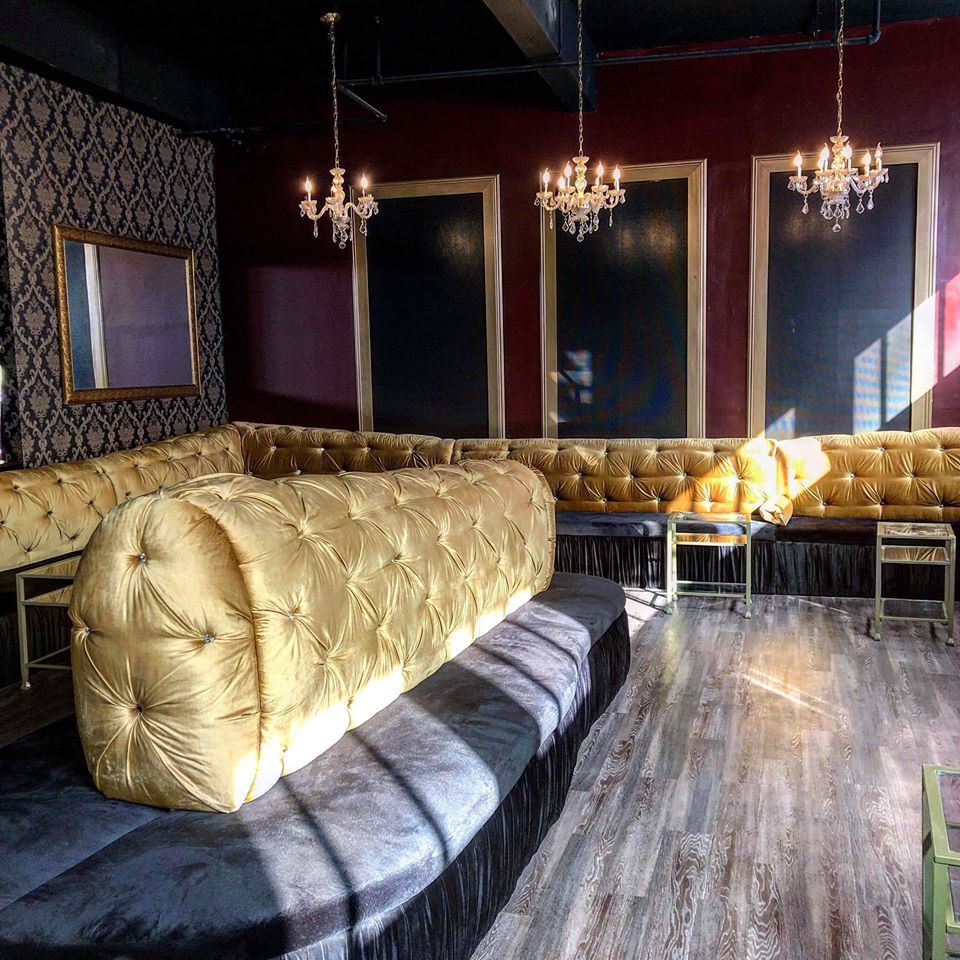 V Lounge | night club | 107 E Martin St, San Antonio, TX 78205, USA | 2107104190 OR +1 210-710-4190