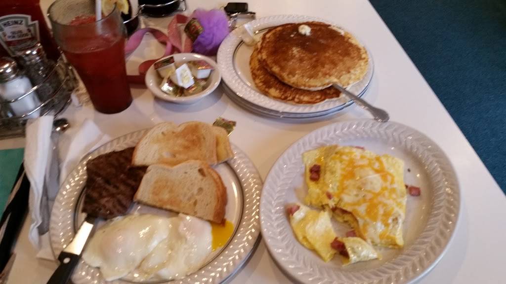 Country Kitchen Restaurant | restaurant | 1450 Veterans Dr, Richland Center, WI 53581, USA | 6086476339 OR +1 608-647-6339