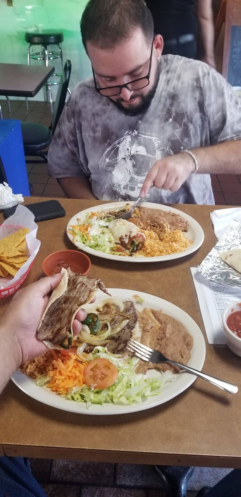 La Capital Del Marisco | restaurant | 220 E Anderson Ln 5125141760, Austin, TX 78752, USA | 5125141760 OR +1 512-514-1760