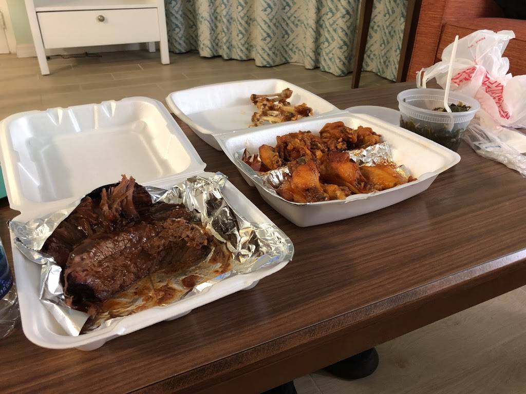 Finger Lickin BBQ & Wings | restaurant | 218 N Orange St, New Smyrna Beach, FL 32168, USA | 3864103427 OR +1 386-410-3427