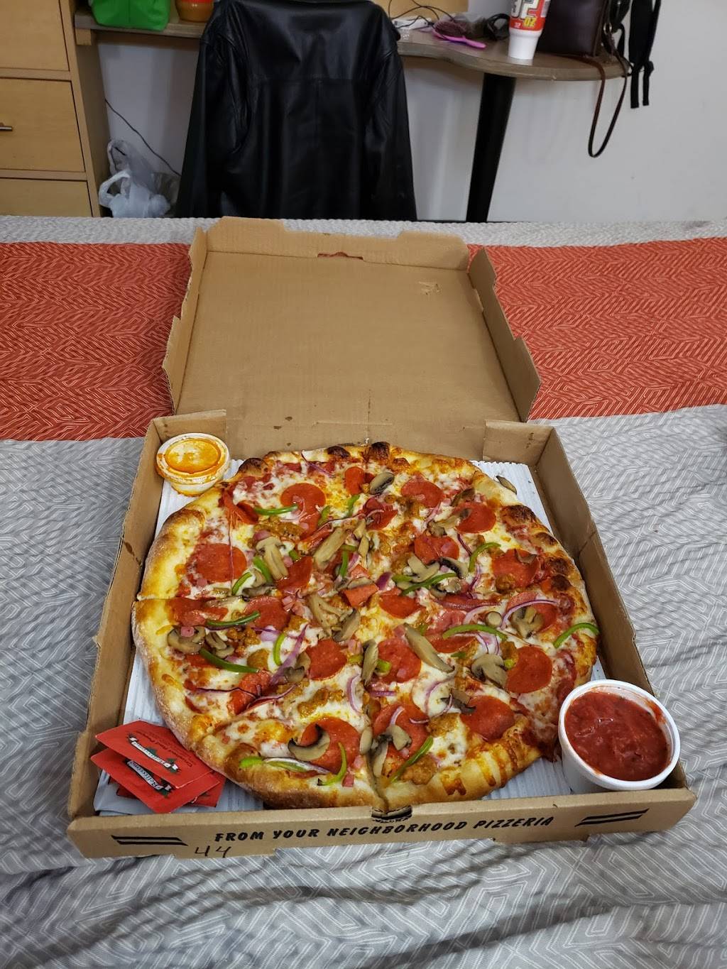 Ski Mountain Pizza | meal delivery | 631 Ski Mountain Rd, Gatlinburg, TN 37738, USA | 8653251512 OR +1 865-325-1512