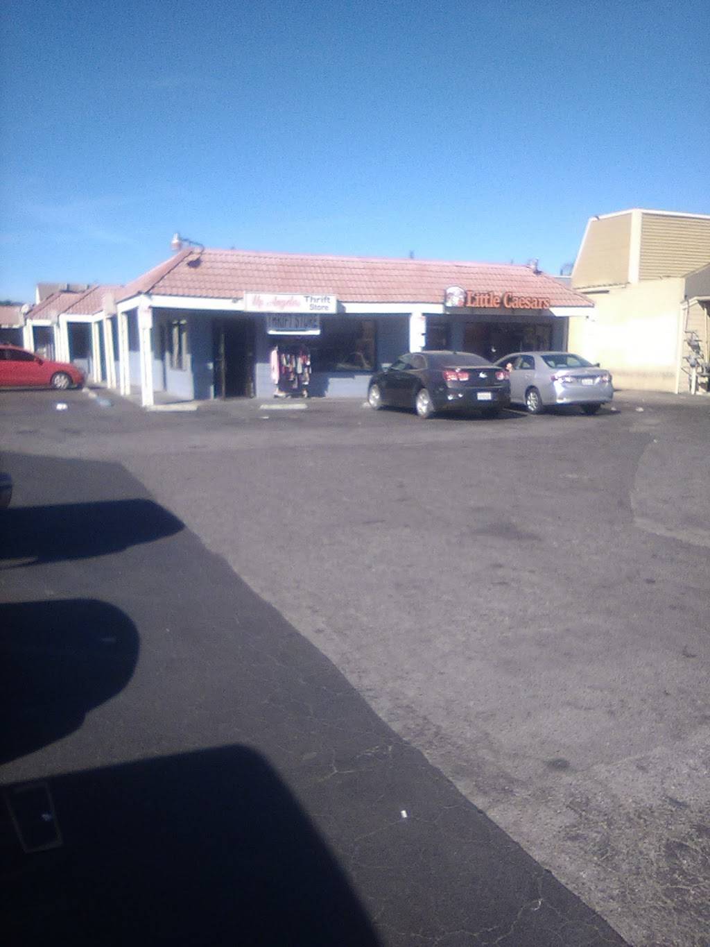 Little Caesars Pizza | meal takeaway | 31703 Riverside Dr #1, Lake Elsinore, CA 92530, USA | 9516747717 OR +1 951-674-7717