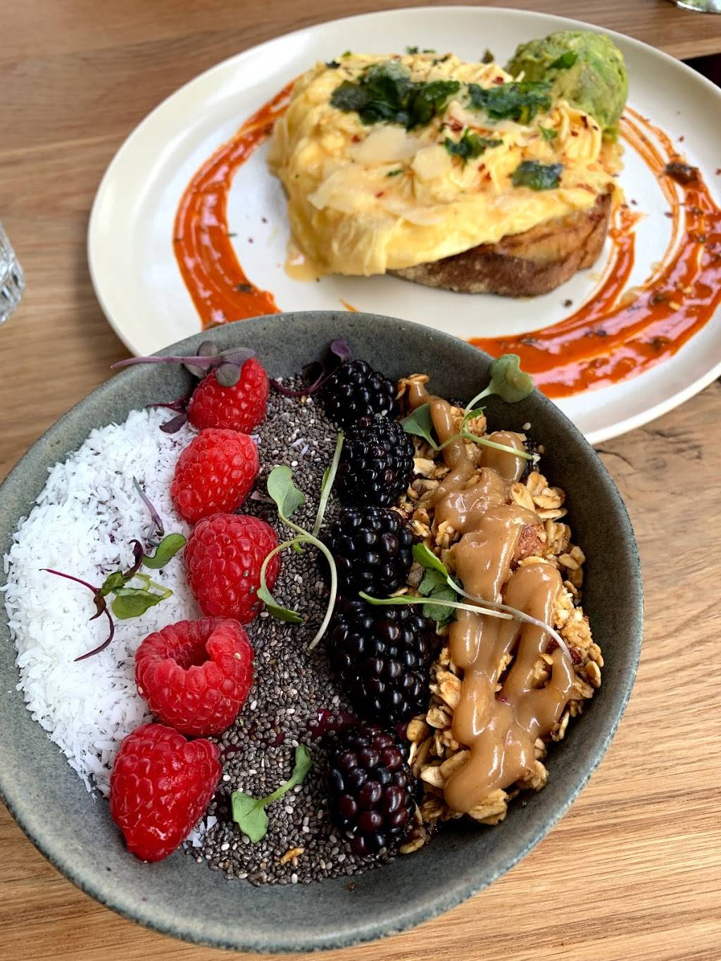 Hole In The Wall | restaurant | 445 E 35th St, New York, NY 10016, USA | 6467558151 OR +1 646-755-8151