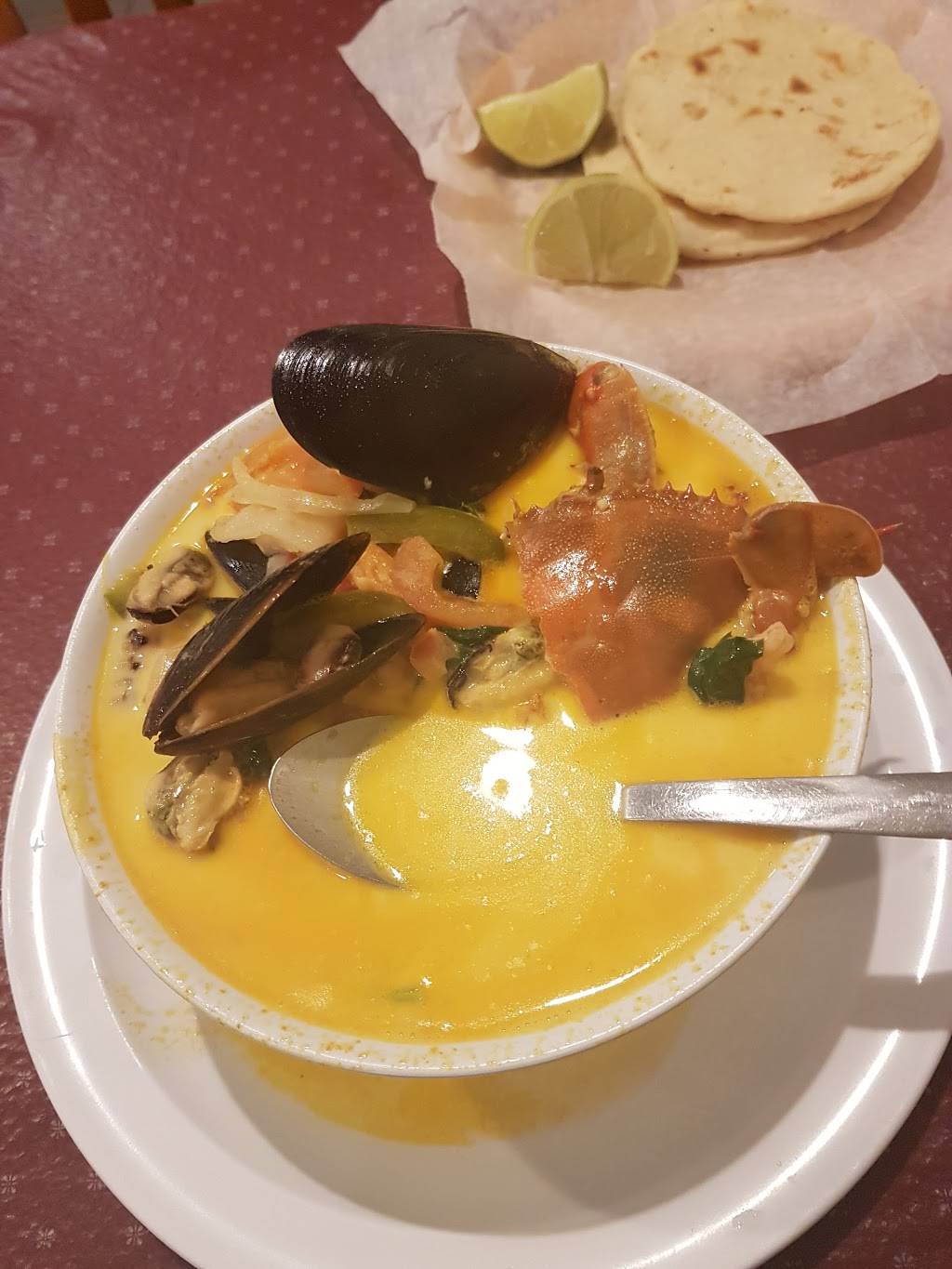 Pupuseria Dona Azucena | restaurant | 1090 Elden St, Herndon, VA 20170, USA | 7034358900 OR +1 703-435-8900