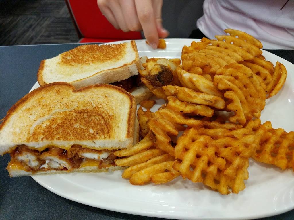 Friendlys | restaurant | 519 Heritage Rd, Southbury, CT 06488, USA | 2032648858 OR +1 203-264-8858