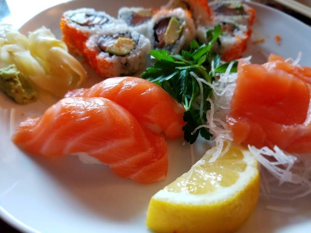 Blue Fin Sushi | restaurant | 102 S Samish Way, Bellingham, WA 98225, USA | 3607522583 OR +1 360-752-2583