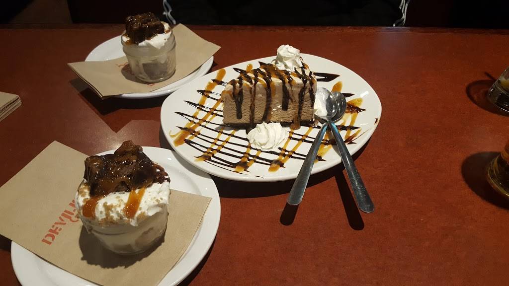 St. Louis Bar & Grill | restaurant | 1911 Lansdowne St W, Peterborough, ON K9K 0C9, Canada | 7057401135 OR +1 705-740-1135