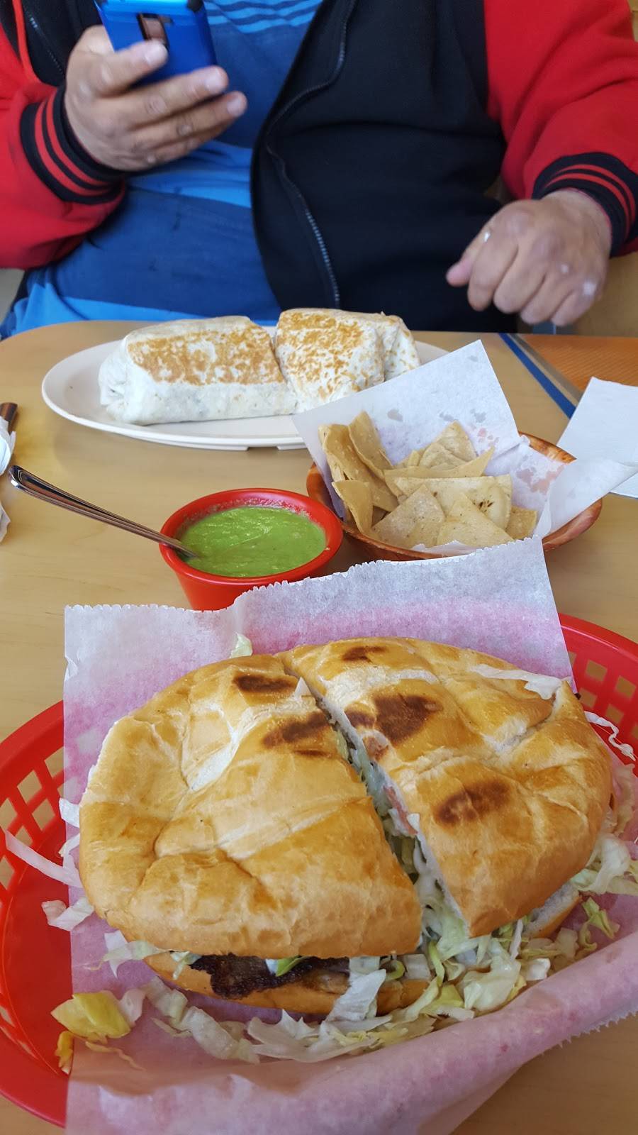 Taqueria Gomez | restaurant | 3635 W 31st St, Chicago, IL 60623, USA | 7733761863 OR +1 773-376-1863