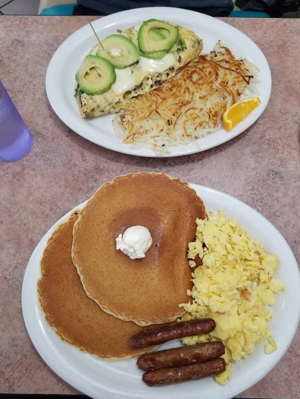 Louis Burgers | restaurant | 44328 10th St W, Lancaster, CA 93534, USA | 6619487865 OR +1 661-948-7865