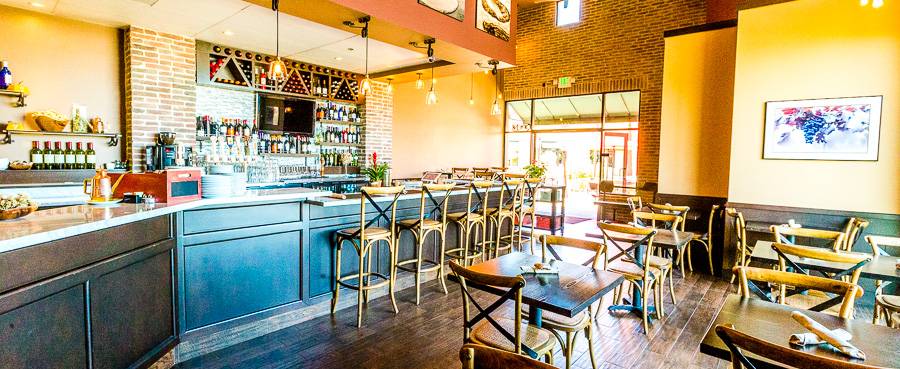 Pizzos Pizzeria and Wine Bar | restaurant | 2322 Proctor Valley Rd, Chula Vista, CA 91914, USA | 6192403826 OR +1 619-240-3826